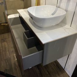 ШКАФ ЗА БАНЯ Impera дизайнерски шкаф за баня с мраморен плот 