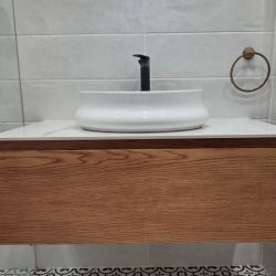 ШКАФ ЗА БАНЯ Impera дизайнерски шкаф за баня с мраморен плот 